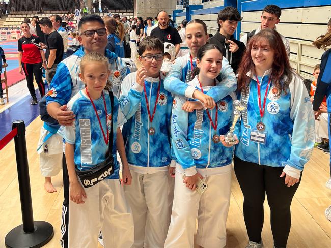 Participantes en el Campeonato Escolar (DEUKO)